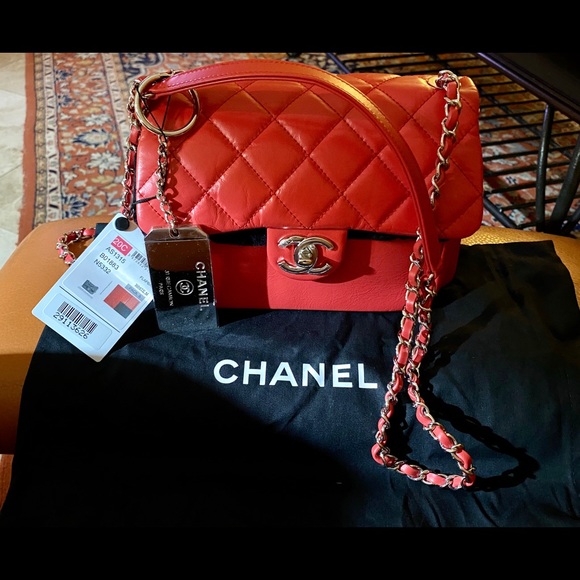 ❌SOLD❌RED CHANEL CAMERA BAG SHW CROSSBODY KEYCHAIN - Picture 9 of 15